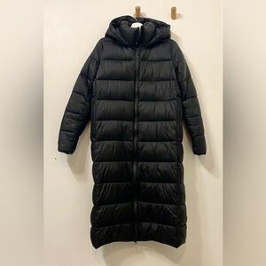 Winter puffer jacket: Zara women’s coat size Small. Black long winter coat